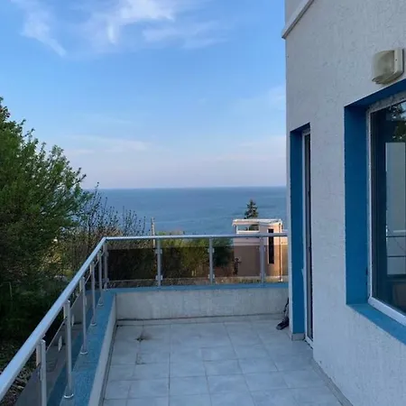 Next To The Beach Apartment Varna